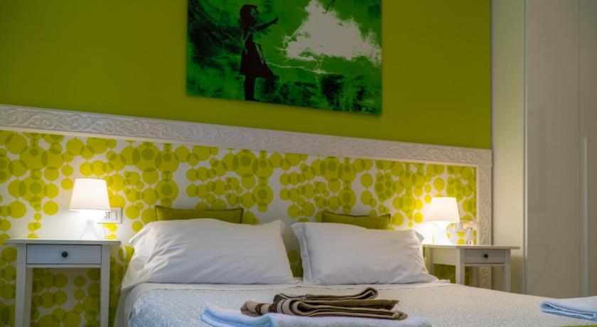 Image of Deluxe Double or Twin Room 5