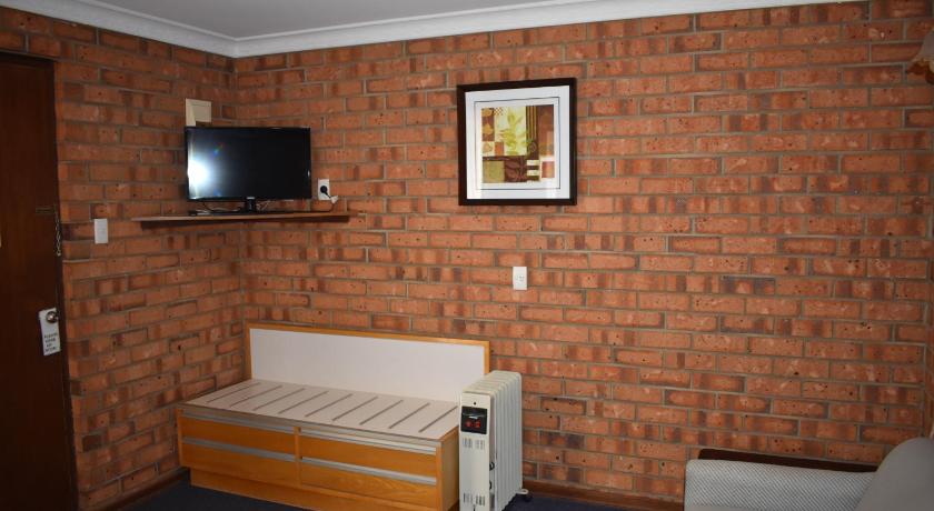 Roundhouse Motel photo