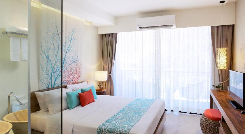 Image of Deluxe Room with Balcony 4