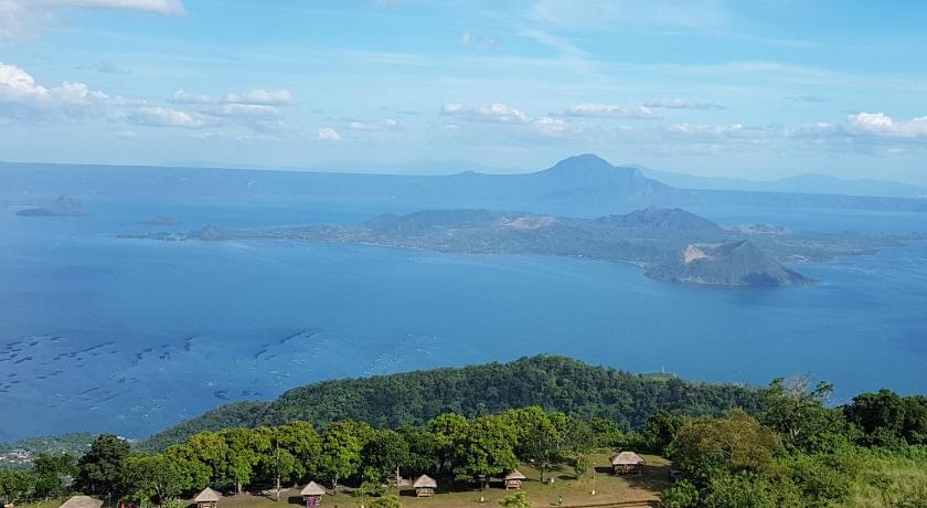 Elizabeth 1829 @ Wind Residences — Hotel in Tagaytay