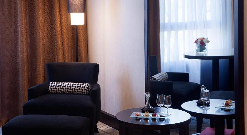 Image of Luxury King Room 9
