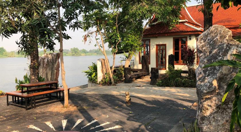 Ruen Thai Ban Rim Nam photo