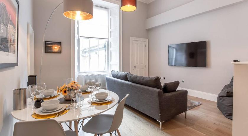 ALTIDO Stylish 1-bed flat in the Heart of New Town — Hotel in Edinburgh