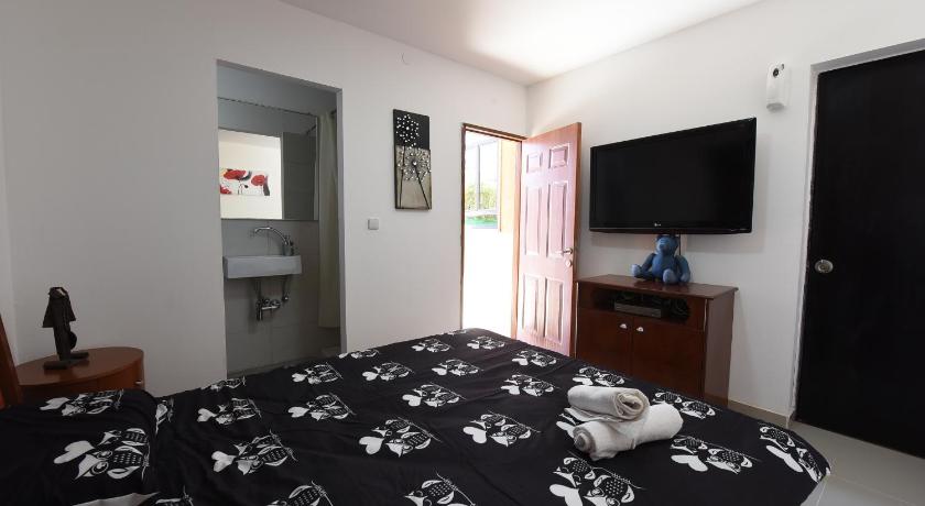 Flintstone Guest House photo