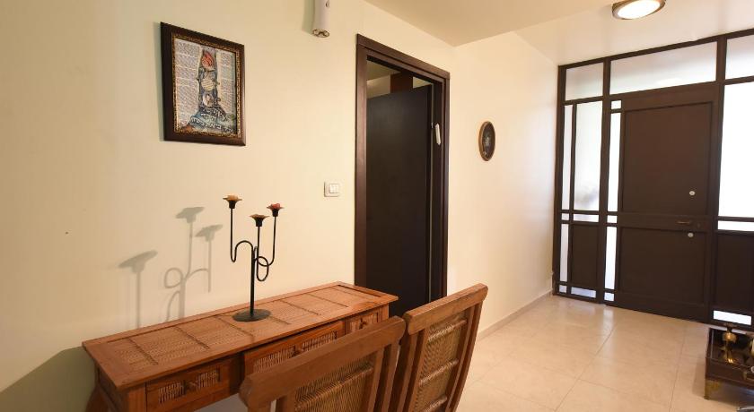 Flintstone Guest House photo