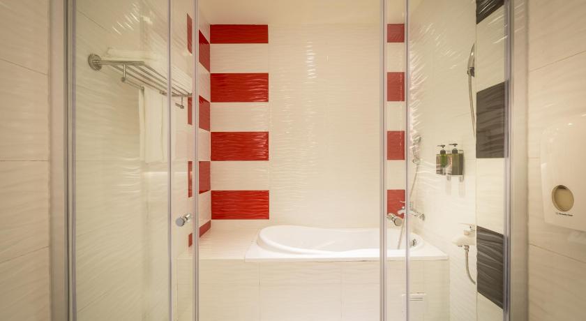 Image of Deluxe Double Room with Balcony 3