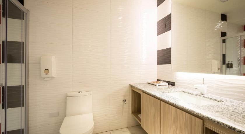 Image of Deluxe Double Room with Balcony 2