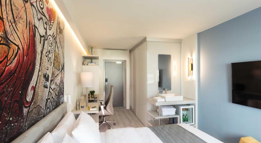 Link Hotel & Hub - image 12