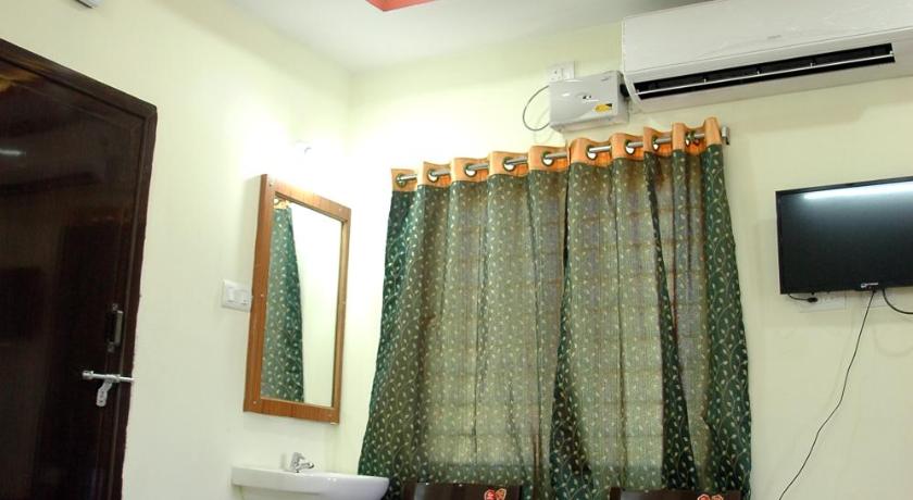 Deluxe Double Room (2 Adults + 1 Child)