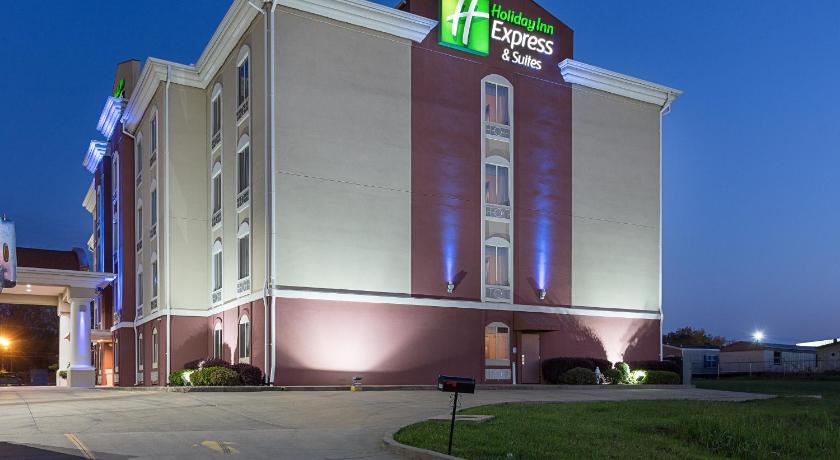 Holiday Inn Express Hotel & Suites Byram