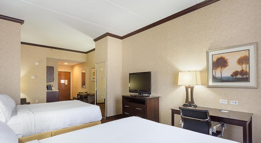 Holiday Inn Express Hotel & Suites Byram