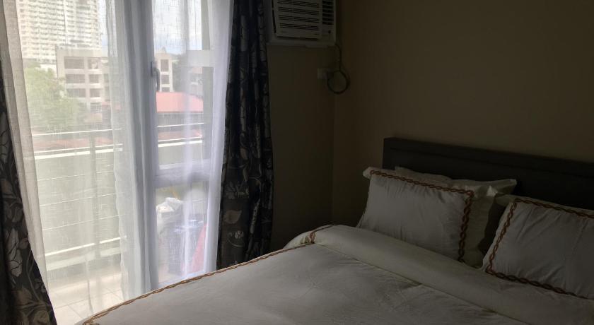 Centrio Tower Studio Unit  beside AYALA MALL -1-9 photo