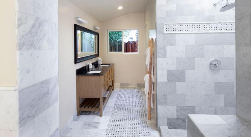 Rockhouse Suites photo