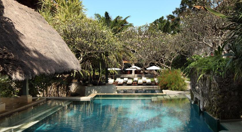 Image of Santrian club 3