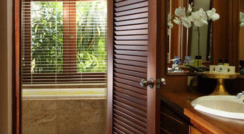 Image of Santrian club 8