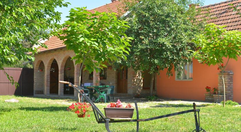 etno dom "zuza" — Hotel in Kovacica