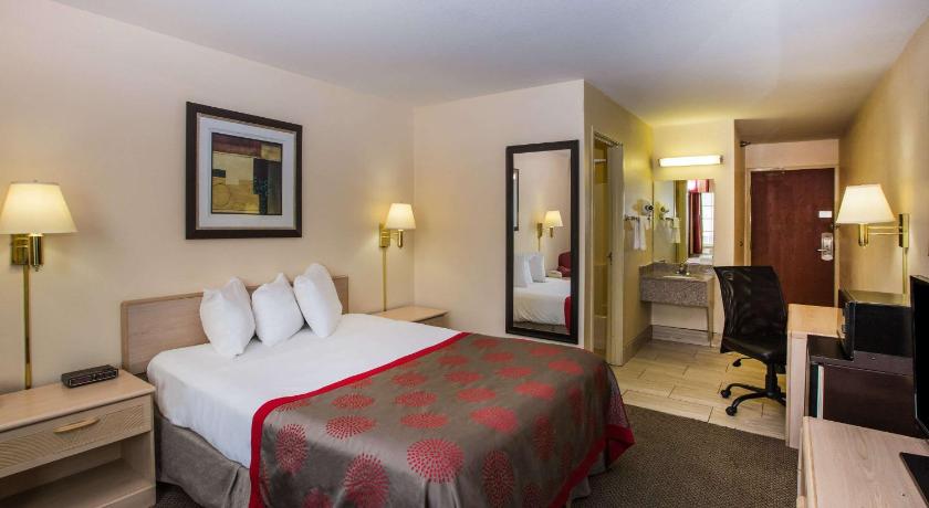 Ramada by Wyndham Sioux Falls