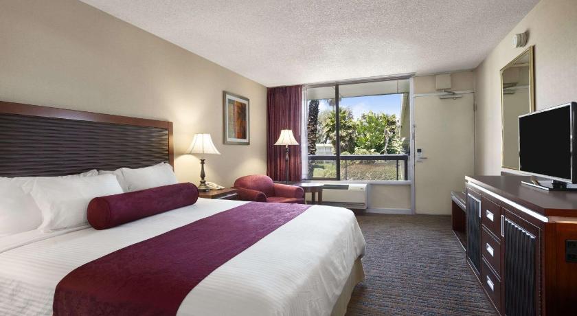 Ramada by Wyndham Sunnyvale Silicon Valley