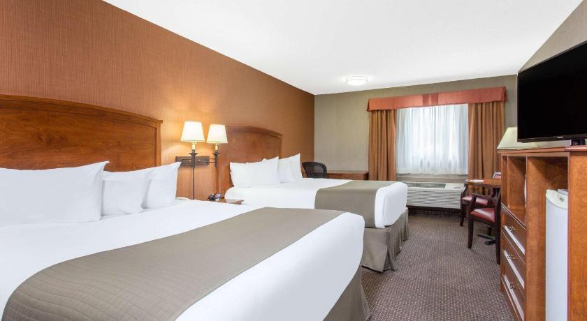 Canmore Inn and Suites