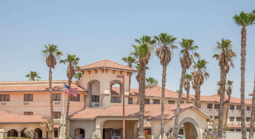 Ramada by Wyndham Barstow photo