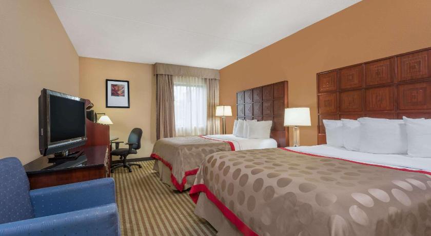 Ramada by Wyndham Columbus Polaris