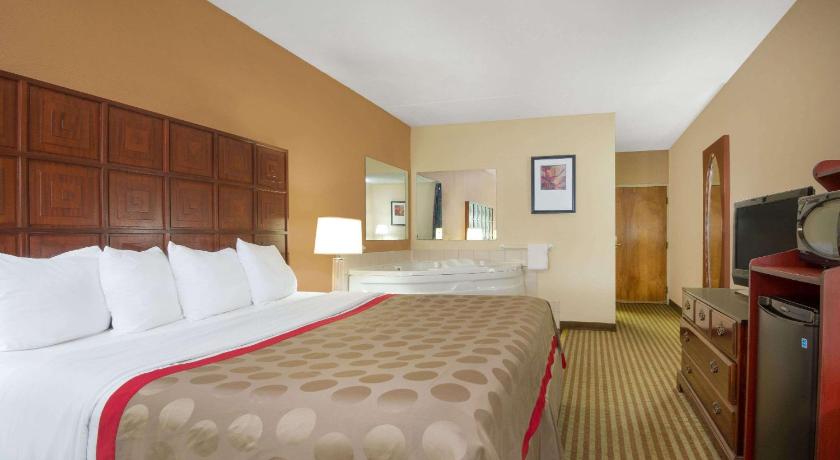 Ramada by Wyndham Columbus Polaris