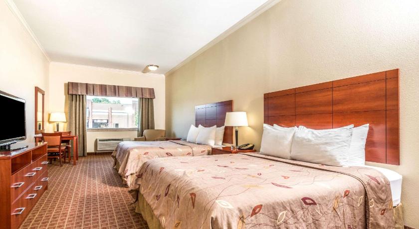 Ramada by Wyndham College Station