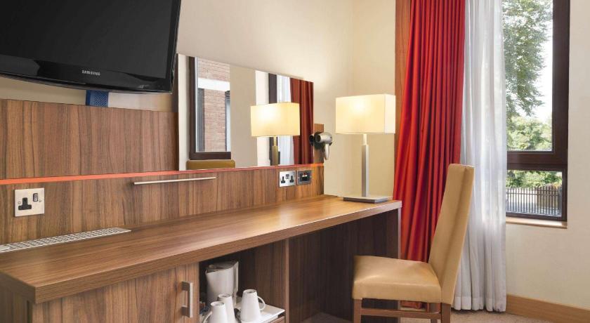 Ramada by Wyndham Hounslow - Heathrow East