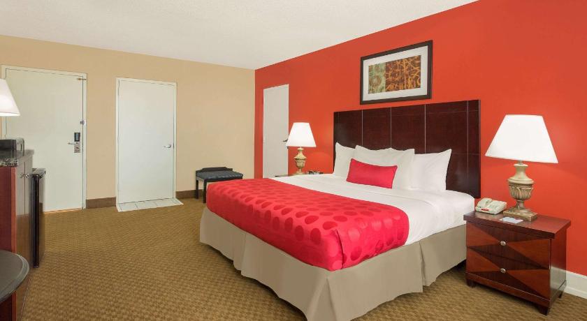 Ramada Plaza by Wyndham Fayetteville Fort Bragg Area