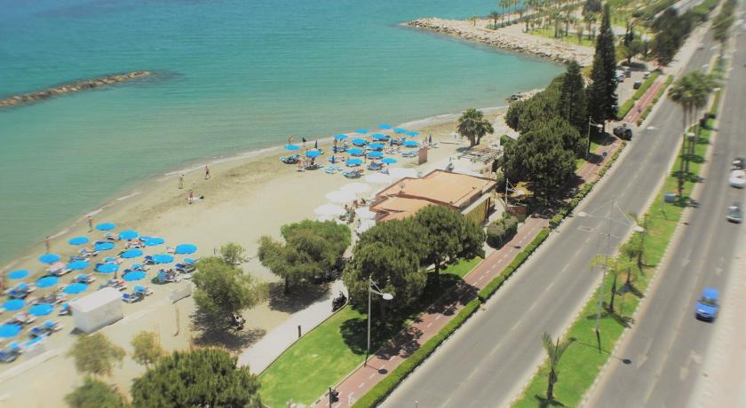 Eden Beach Private Apartments photo