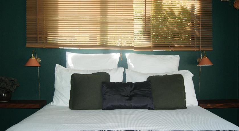 Double Room with Private External Bathroom, Waitapu Springs B&B in Golden Bay
