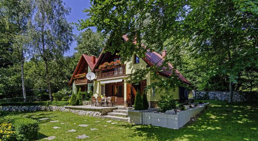 Chalets Bogo &amp; Neno — Hotel in Breze