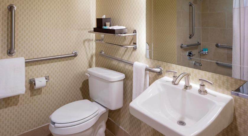Image of 1 King Bed 4