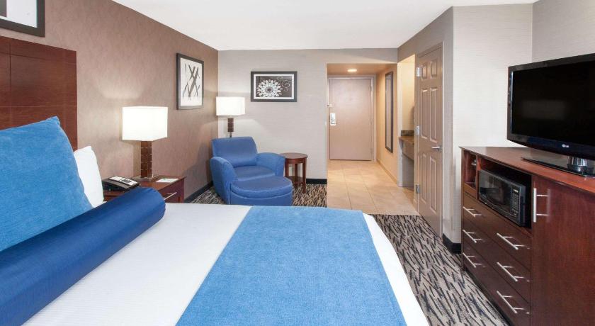 Wyndham Garden Elk Grove Village - O'Hare