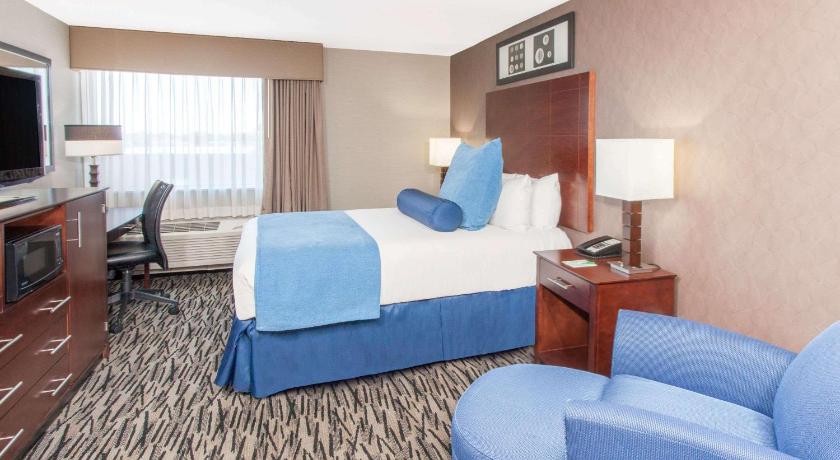 Wyndham Garden Elk Grove Village - O'Hare