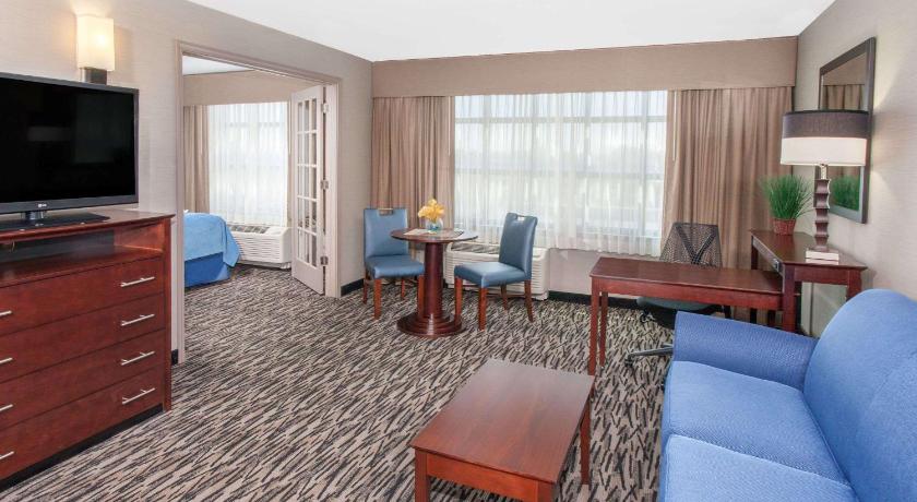 Wyndham Garden Elk Grove Village - O'Hare