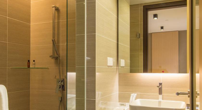 Image of Executive Balcony with Bathtub - Twin 14