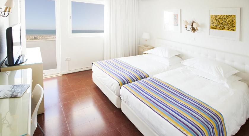 Image of Double Room with Sea View and Balcony 4