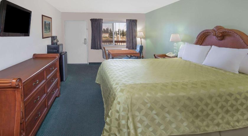 Days Inn by Wyndham Ontario Airport