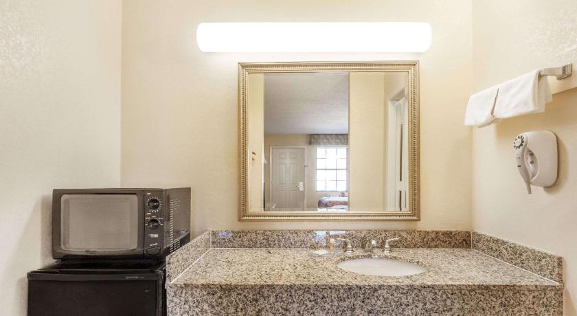 Days Inn by Wyndham Yazoo City photo