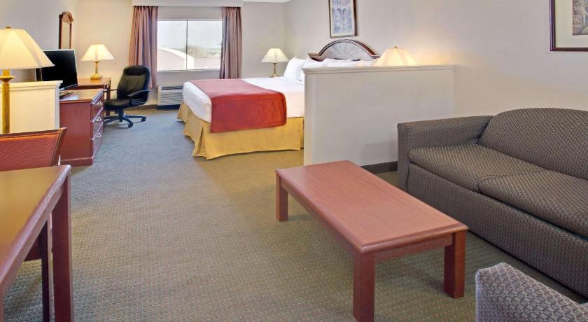 Days Inn & Suites by Wyndham Laurel Near Fort Meade