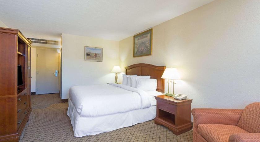 Days Inn by Wyndham Columbus Airport