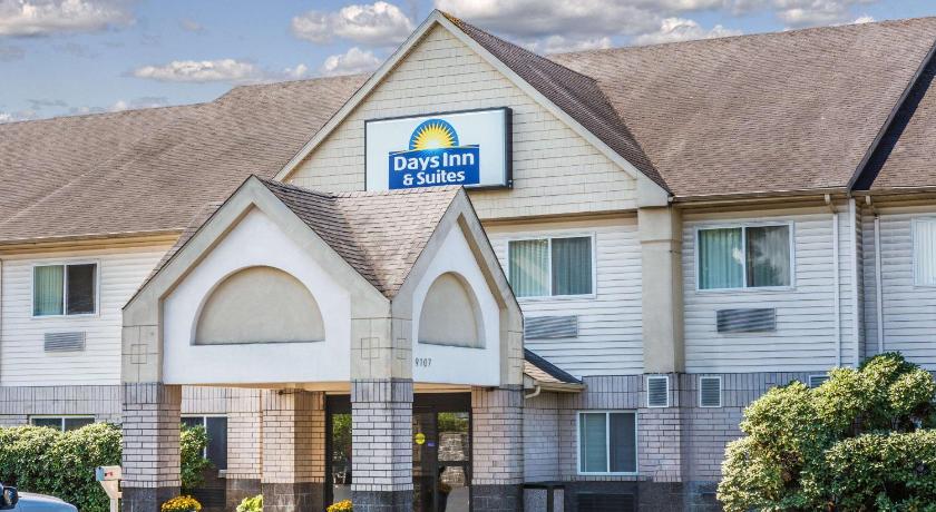 Days Inn & Suites by Wyndham Vancouver photo
