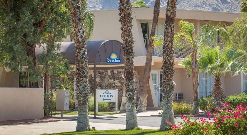 Days Inn by Wyndham Palm Springs photo
