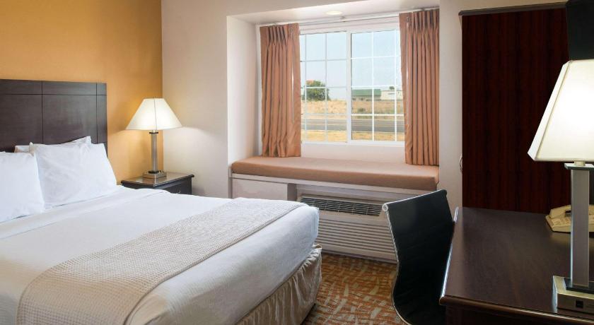 Days Inn & Suites by Wyndham Spokane Airport Airway Heights