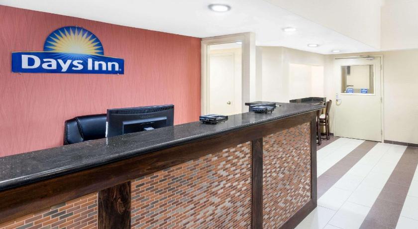 Days Inn by Wyndham Geneva/Finger Lakes photo