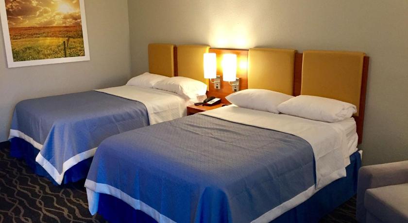 Days Inn & Suites by Wyndham Cincinnati North