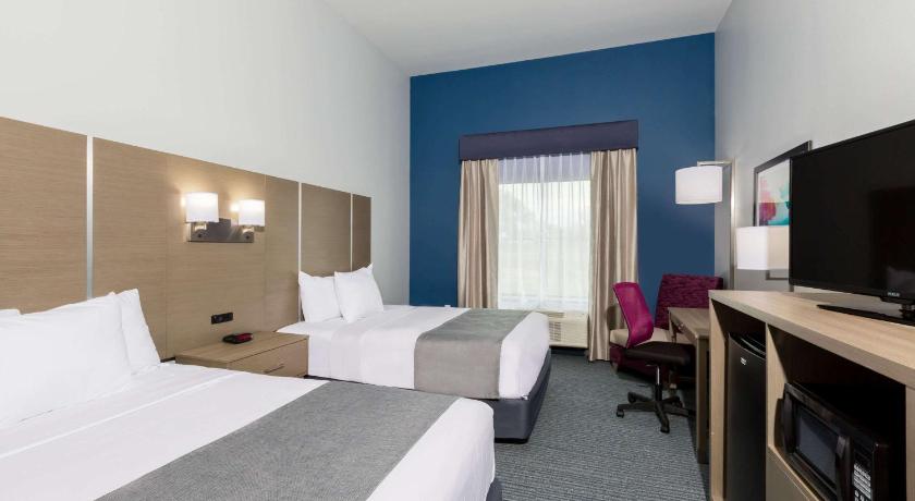 Days Inn & Suites by Wyndham Houston NW Cypress