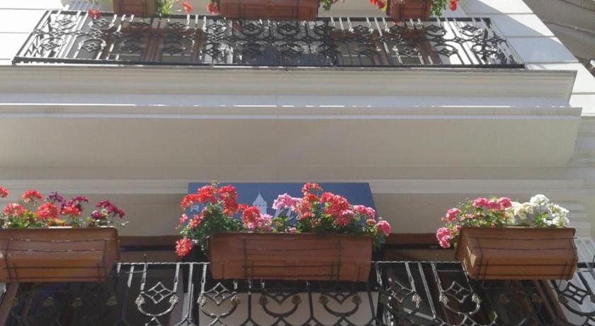 Rooms Inn Taxim - image 13