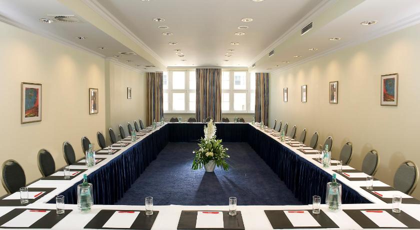 Berlin Wyndham Garden Berlin Mitte 3-Star Hotel suite